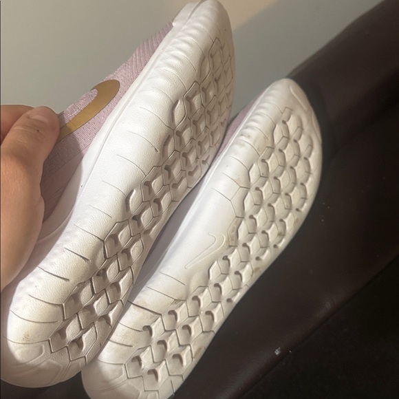 Nike Women's free rn Mauve and Gold Athletic Shoes - Picture 8 of 8